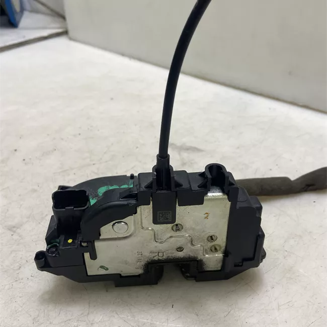 Serratura porta anteriore destra Superchiusura elettromagnetica