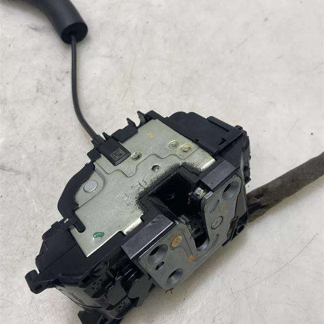 Serratura porta anteriore destra Superchiusura elettromagnetica