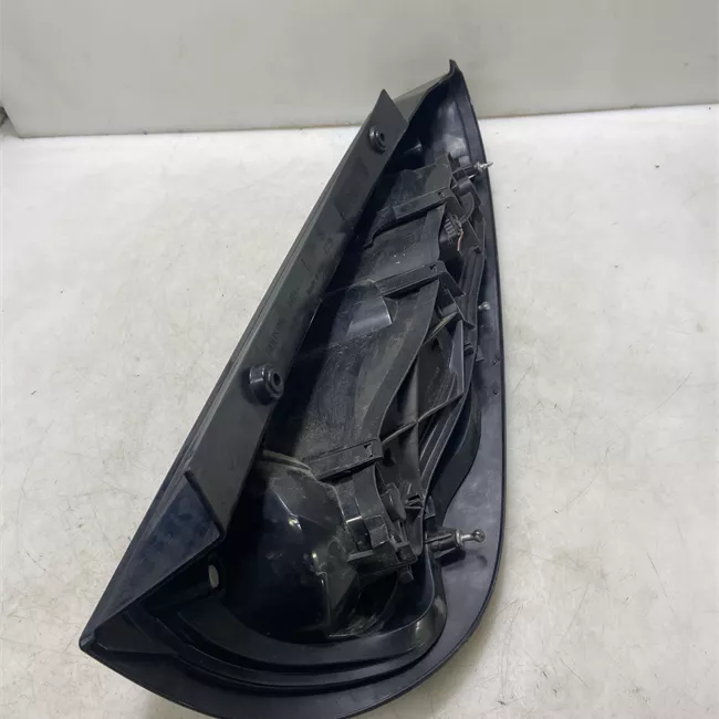 Fanale posteriore sinistro 04-05>