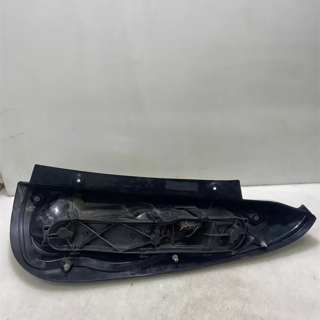 Fanale posteriore sinistro 04-05>