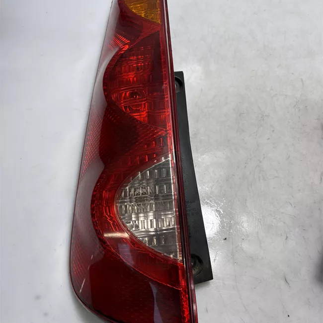 Fanale posteriore parte inferiore sinistro