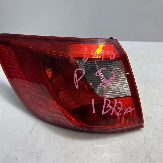 Fanale posteriore parte esterno sinistro