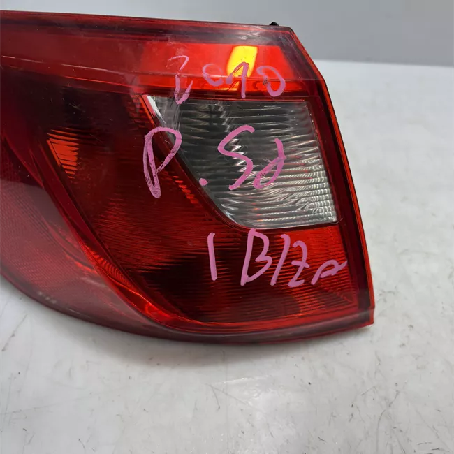 Fanale posteriore parte esterno sinistro