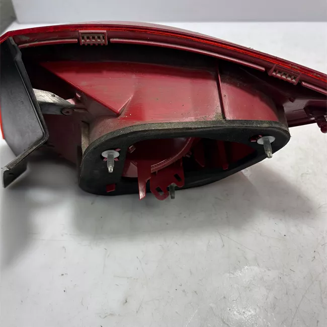 Fanale posteriore parte esterno sinistro