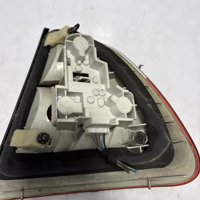 Fanale posteriore parte esterno sinistro Indicatori Direzione Bianchi