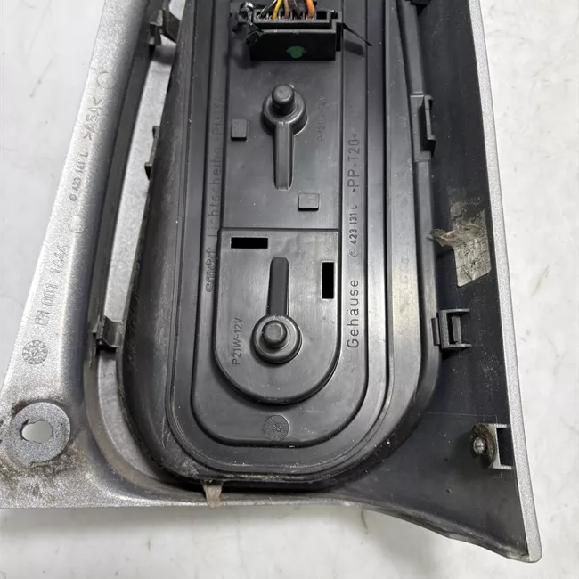 Fanale posteriore sinistro con cellula di sicurezza antracite