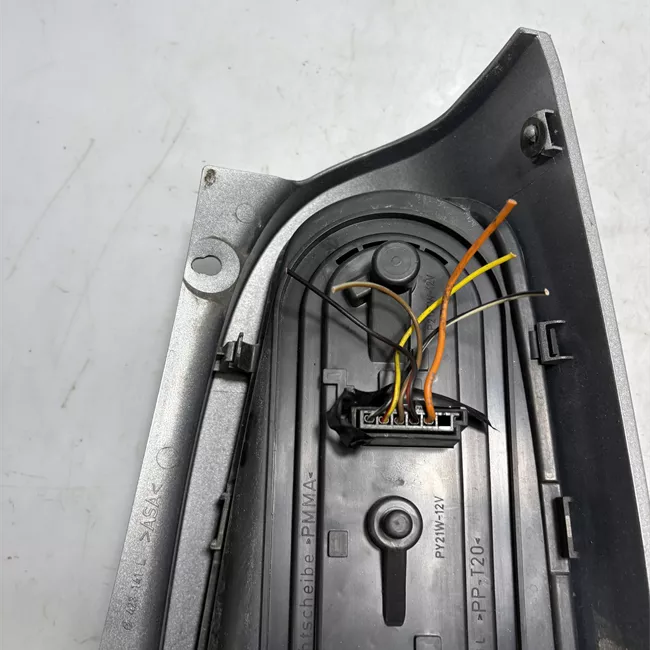 Fanale posteriore sinistro con cellula di sicurezza antracite