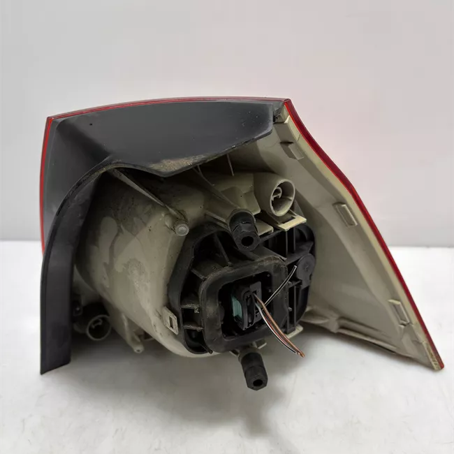 Fanale posteriore parte esterno sinistro