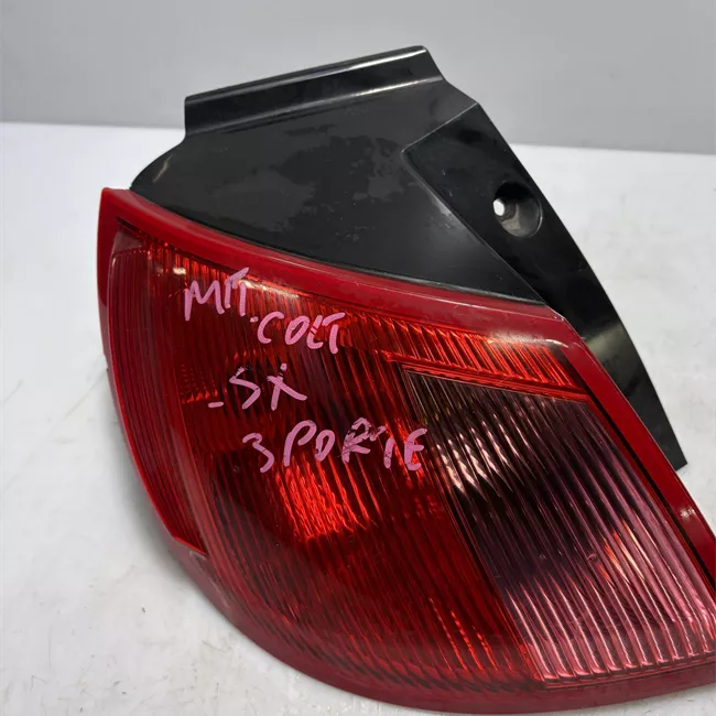 Fanale posteriore parte esterno sinistro