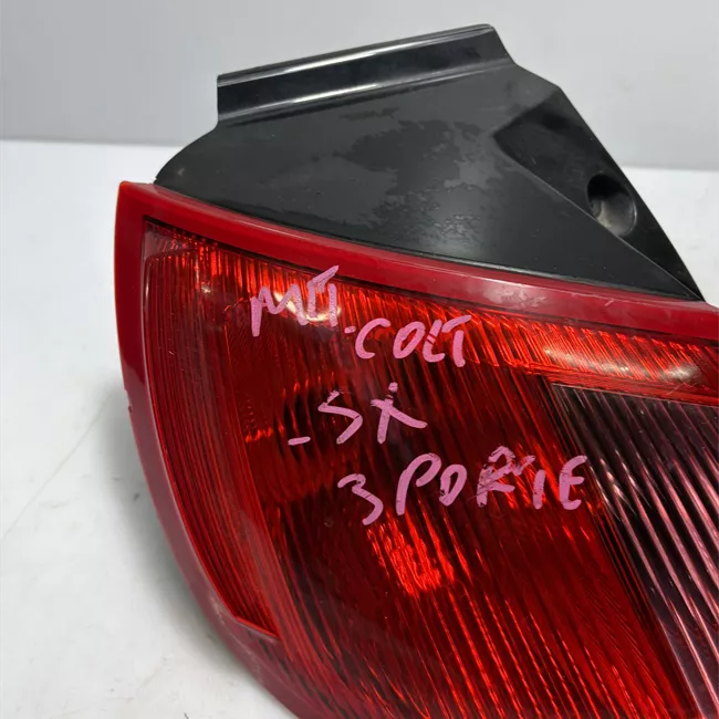 Fanale posteriore parte esterno sinistro