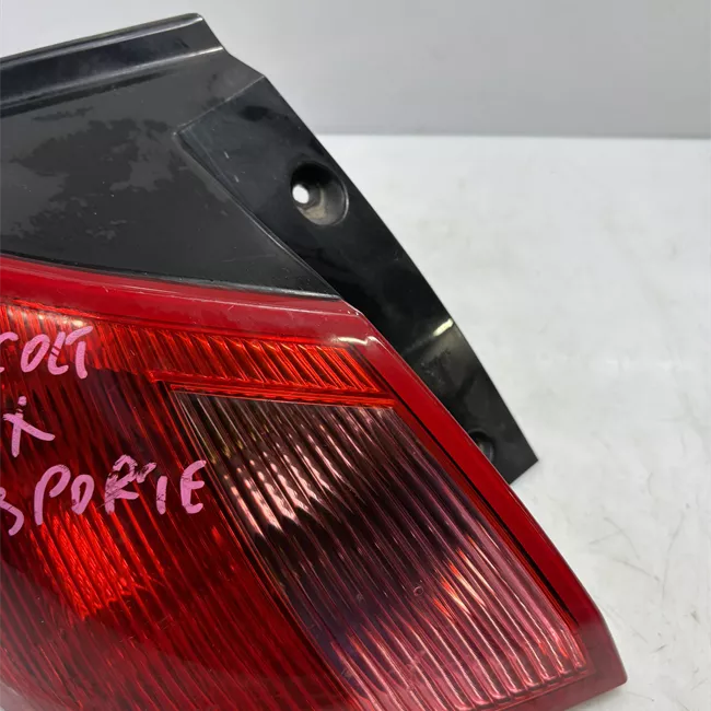 Fanale posteriore parte esterno sinistro