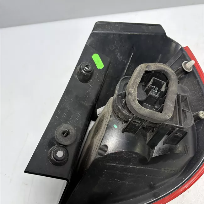 Fanale posteriore parte esterno sinistro