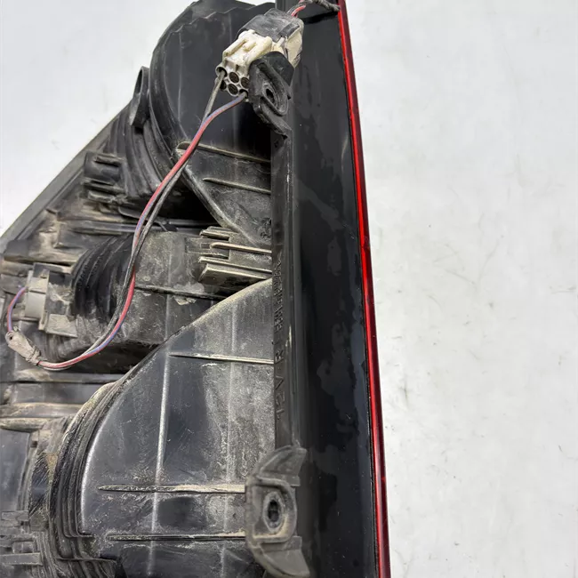 Fanale posteriore parte superiore destro rosso