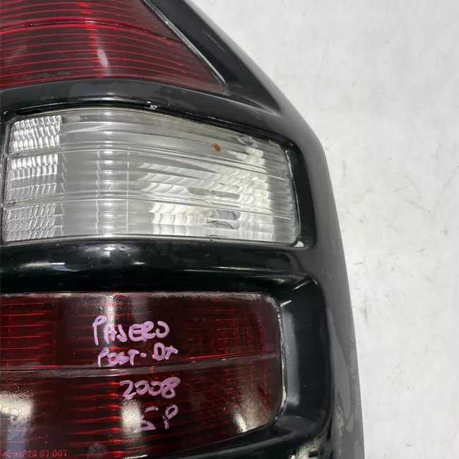 Fanale posteriore parte superiore destro nero