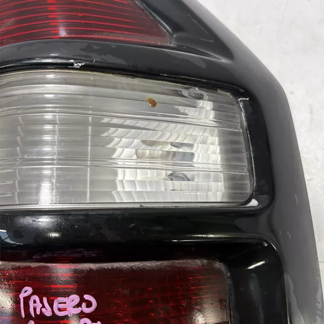 Fanale posteriore parte superiore destro nero