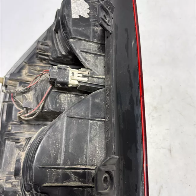 Fanale posteriore parte superiore destro nero