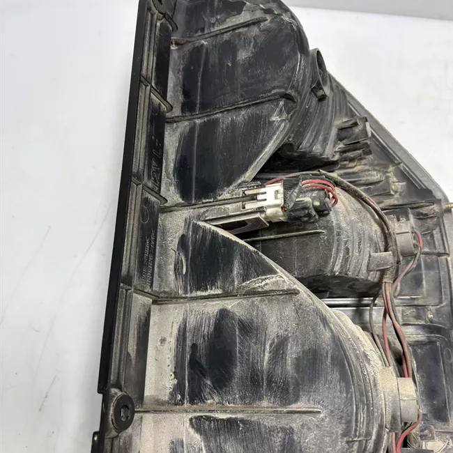 Fanale posteriore parte superiore sinistro argento