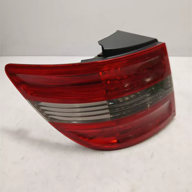 Fanale posteriore parte esterno sinistro