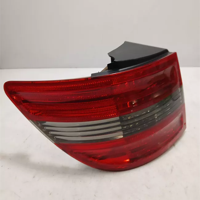 Fanale posteriore parte esterno sinistro