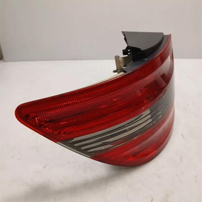 Fanale posteriore parte esterno sinistro