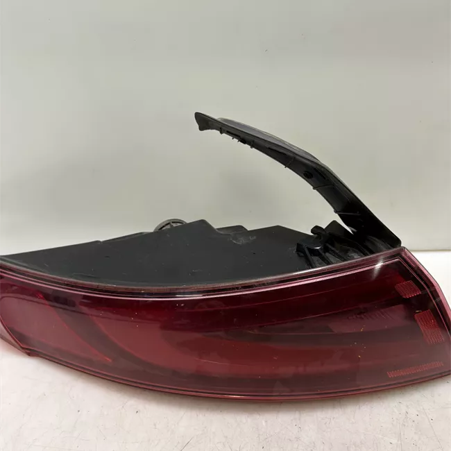 Fanale posteriore parte esterno sinistro