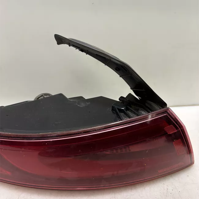 Fanale posteriore parte esterno sinistro