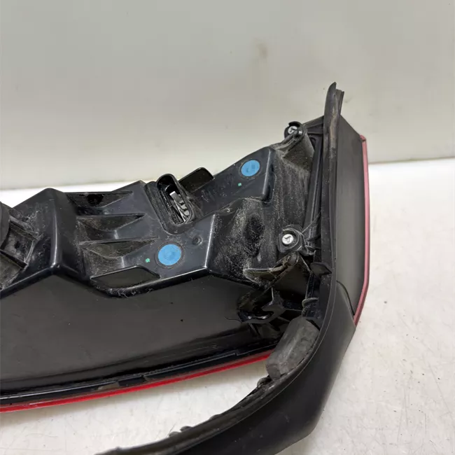 Fanale posteriore parte esterno sinistro