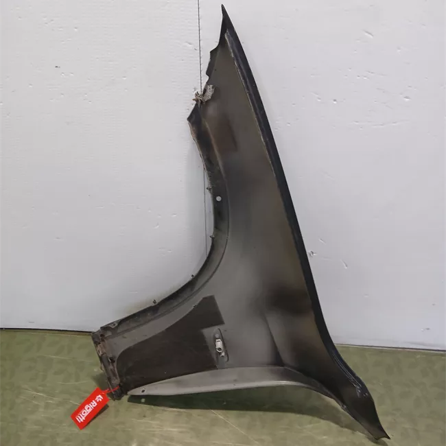 Parafango anteriore destro