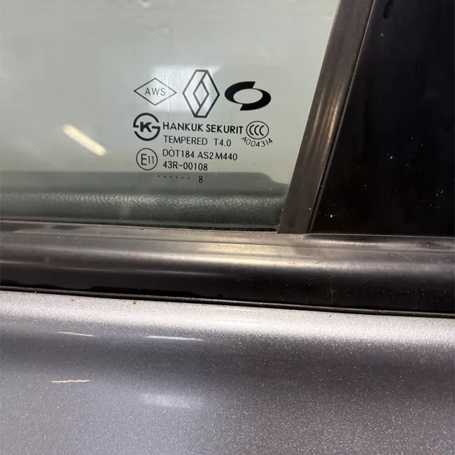 Porta anteriore sinistra