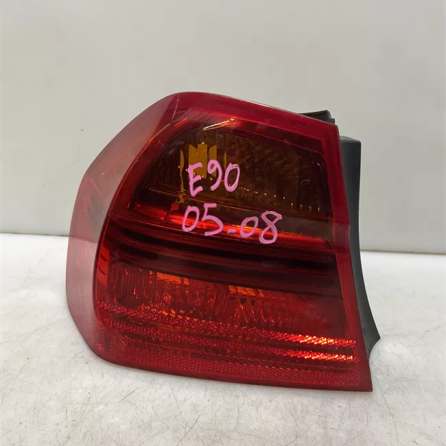 Fanale posteriore parte esterno sinistro