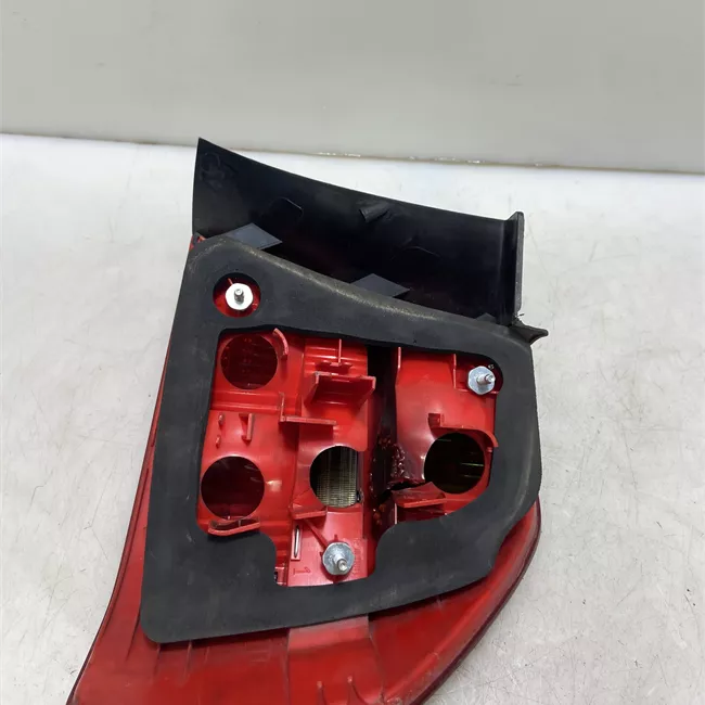 Fanale posteriore parte esterno sinistro