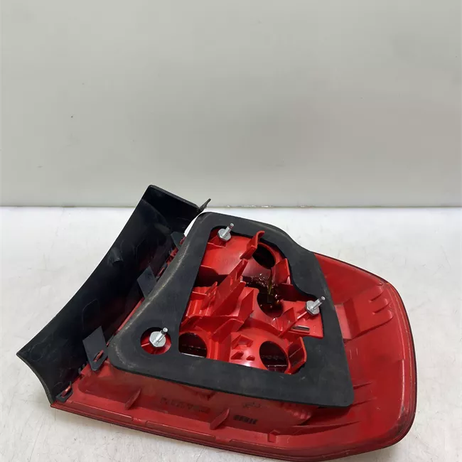 Fanale posteriore parte esterno sinistro