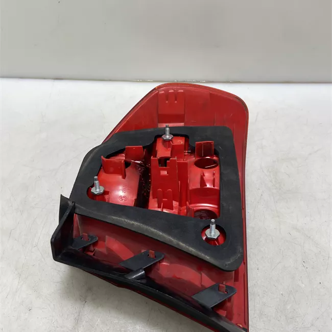 Fanale posteriore parte esterno sinistro