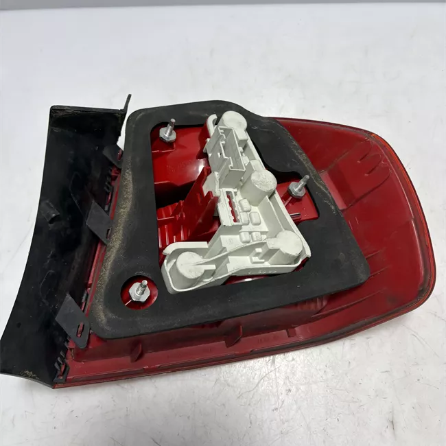 Fanale posteriore parte esterno sinistro