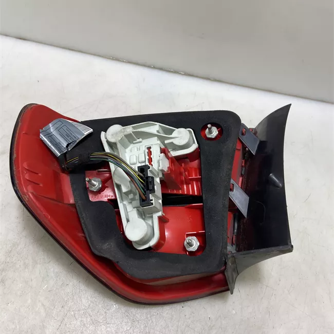 Fanale posteriore parte esterno sinistro