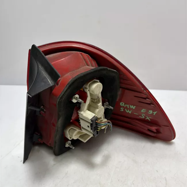 Fanale posteriore parte esterno sinistro