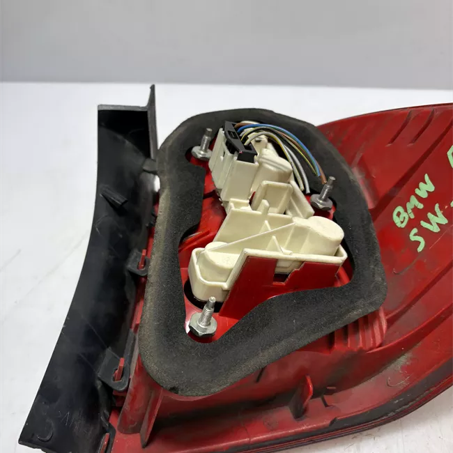 Fanale posteriore parte esterno sinistro