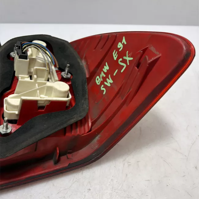 Fanale posteriore parte esterno sinistro