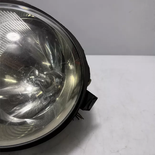 Proiettore con regolatore altezza destro