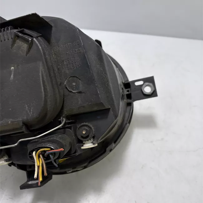 Proiettore con regolatore altezza destro