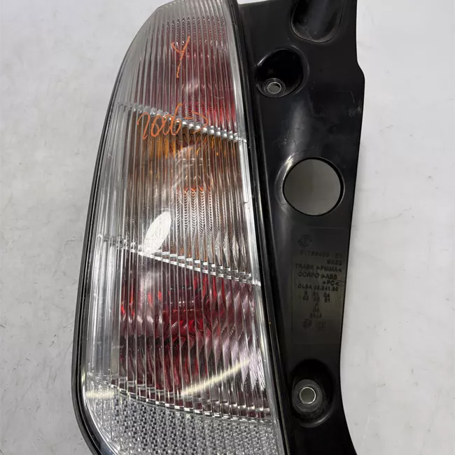 Fanale posteriore sinistro