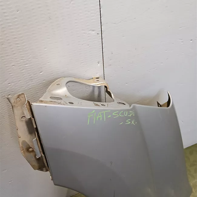 Parafango anteriore sinistro