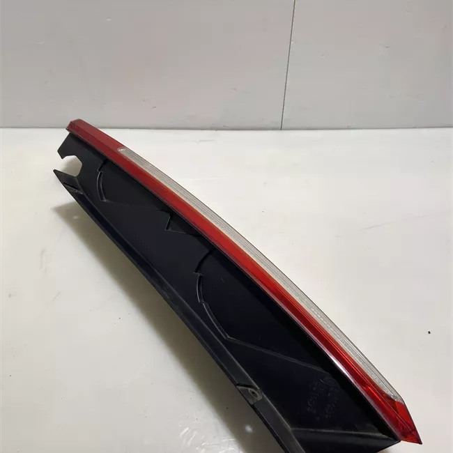 Fanale posteriore destro con lampadine