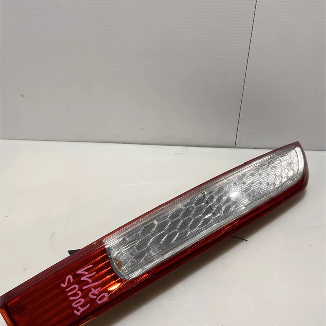 Fanale posteriore sinistro con lampadine