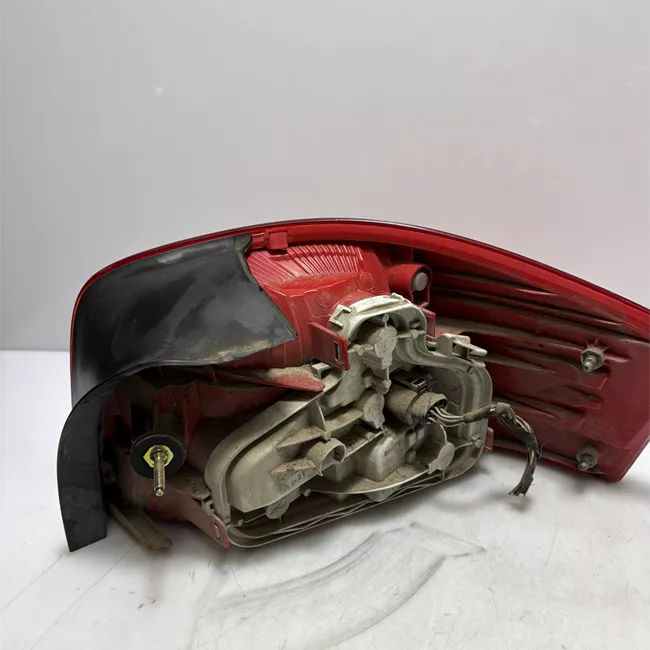 Fanale posteriore sinistro senza retronebbia