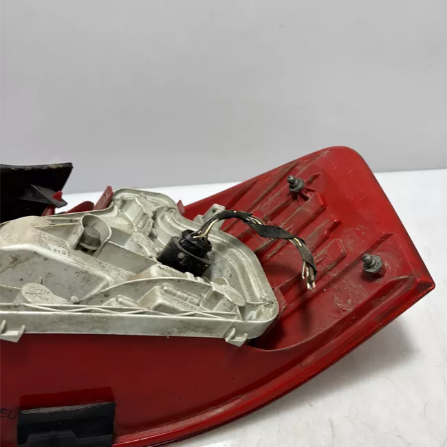 Fanale posteriore sinistro senza retronebbia