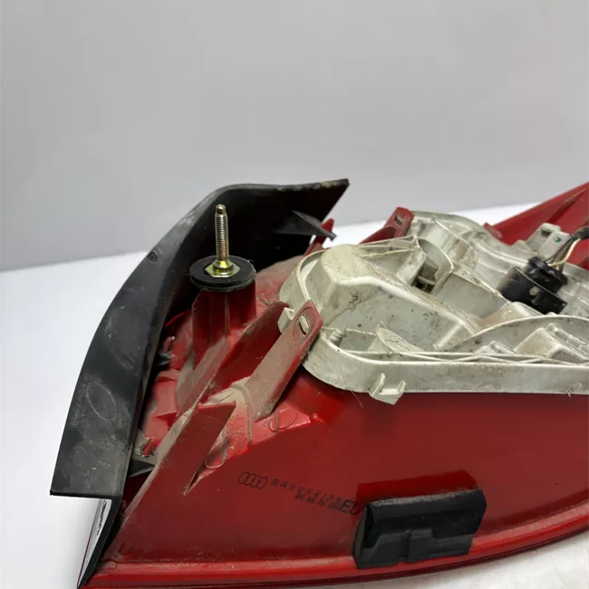 Fanale posteriore sinistro senza retronebbia