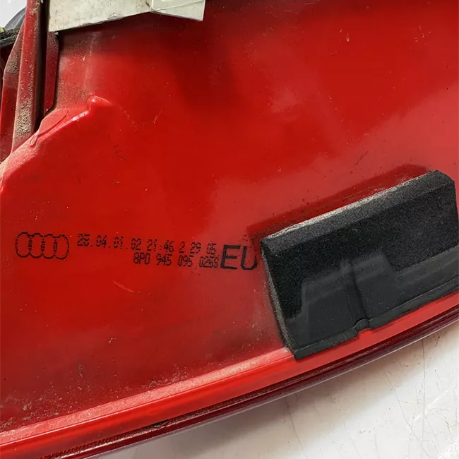 Fanale posteriore sinistro senza retronebbia