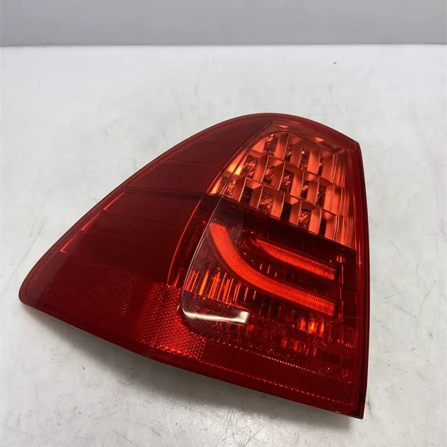 Fanale posteriore parte esterno sinistro