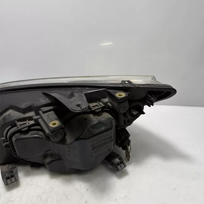 Proiettore destro con cornice finitura nera